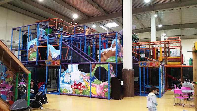 Aires de jeux en intérieur pour adultes & enfants