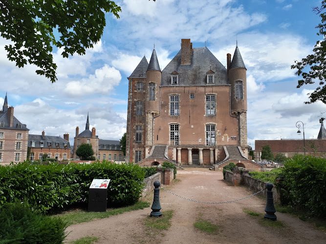 Château de Bellegarde — Visiter un château — Bellegarde