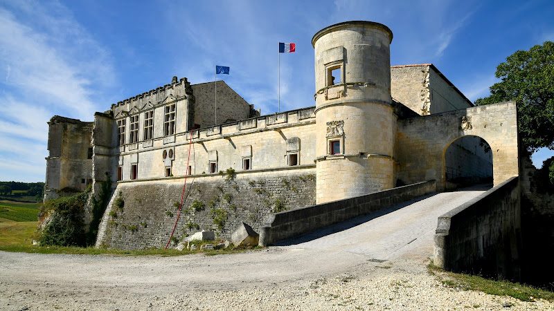 Château de Bouteville — Visiter un château — Bouteville