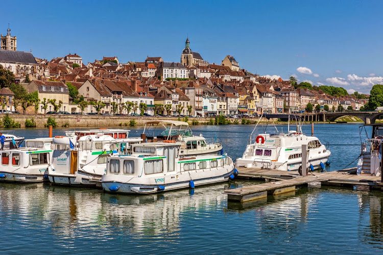 Riverly Joigny - bateau habitable sans permis sur l’Yonne et le Nivernais — Location de bateaux sans permis — Joigny