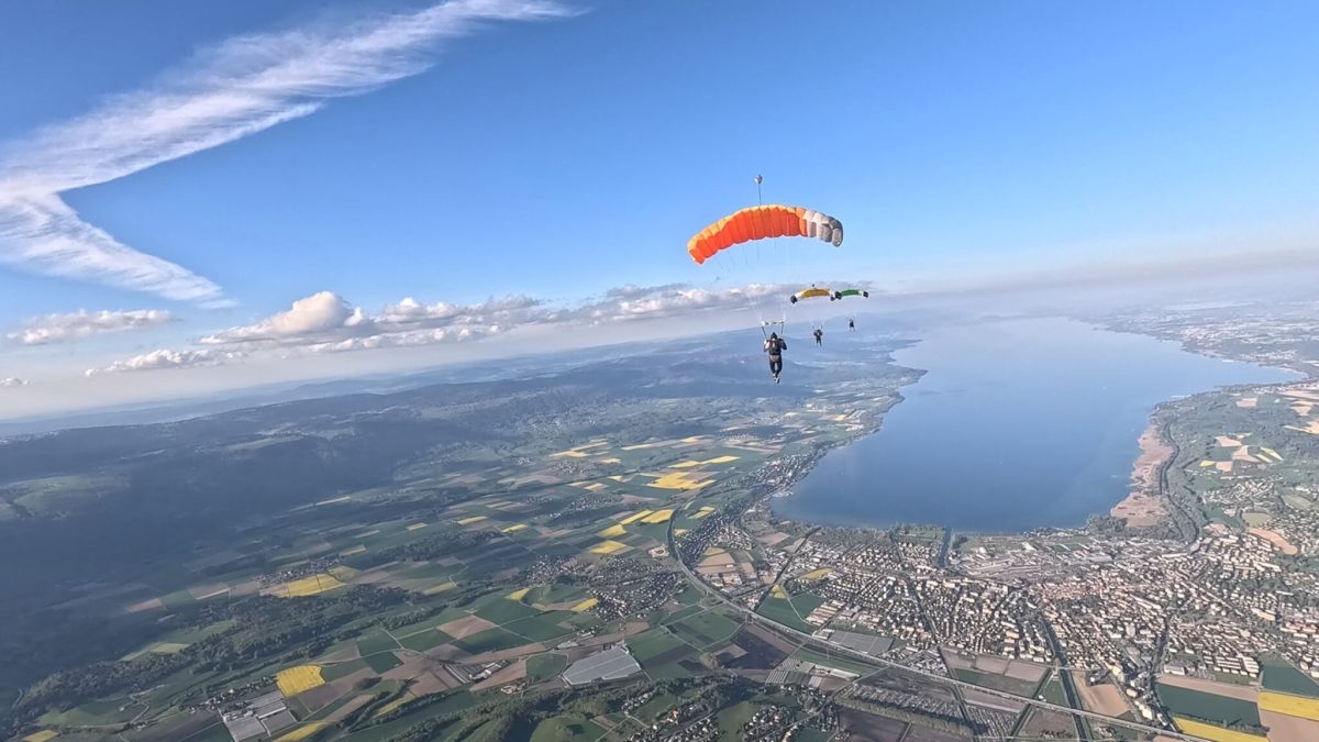 Romandie Parachutisme — Saut en Parachute - Tandem — Yverdon-les-Bains