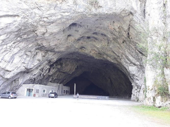Grotte de Bédeilhac - art sur argile et ancienne galerie aéronautique dans une cavité géante