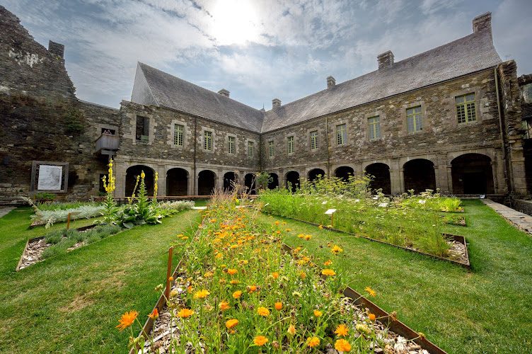 Abbaye de Bon-Repos / Association des Compagnons de l'abbaye de Bon-Repos — Patrimoine — Bon Repos sur Blavet