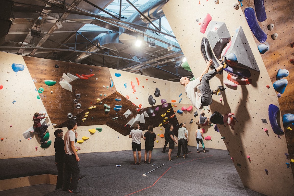 Climbing District Pont de Neuilly — Parcours d'escalade en intérieur — Neuilly-sur-Seine