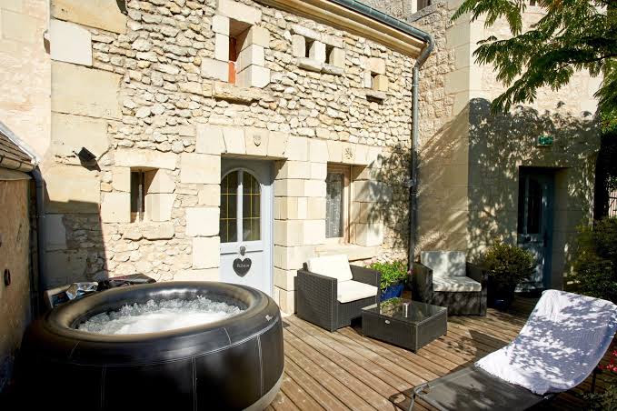 Logis Hôtel Troglododo — Logements Troglodytes (Maisons creuséees, Grottes aménagées,...) — Azay-le-Rideau