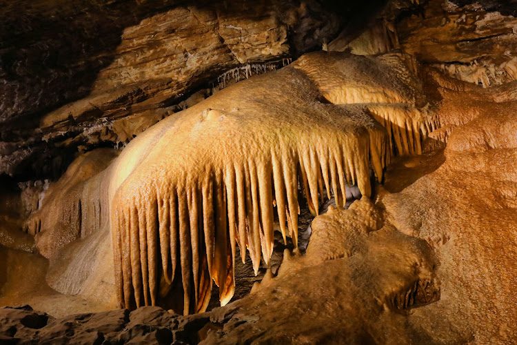 Grotte de la Fileuse de Verre - 7 salles sur deux niveaux à Courniou — Visite de grottes & gouffres — Courniou