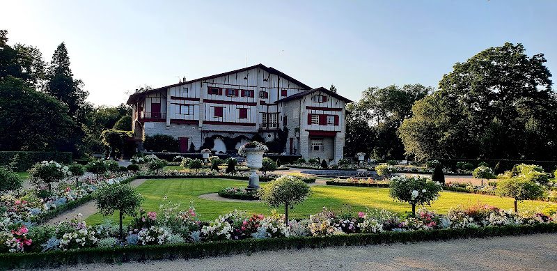 Villa Arnaga - Musée d'Edmond Rostand — Maisons de personnalités & demeures d'illustres — Cambo-les-Bains