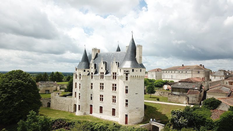 Château de Neuvicq-le-Château — Visiter un château — Neuvicq-le-Château