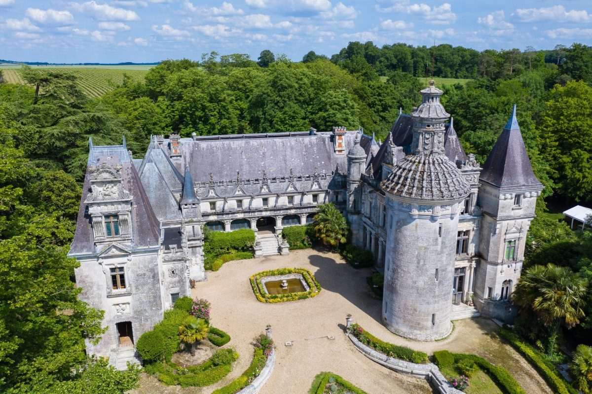 Le Château des Enigmes — Parcs à thème — Pons