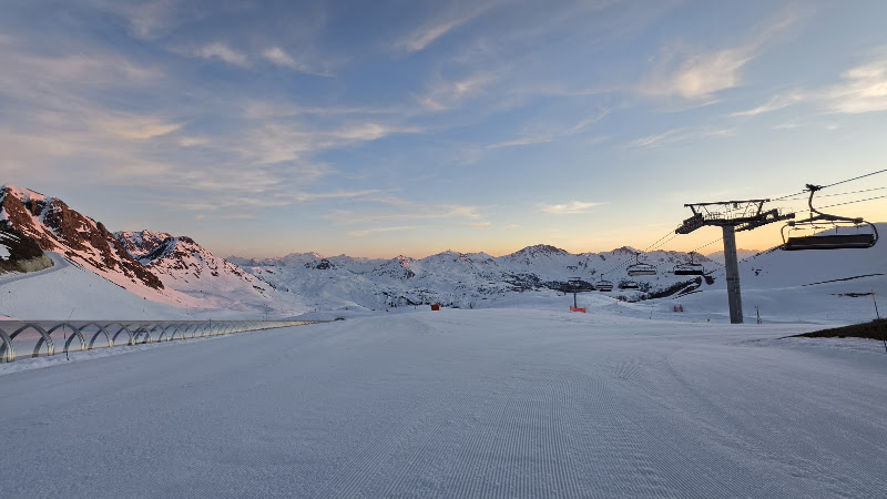 Over The Moon - Nuit dans une dameuse face au Mont-Blanc — La Plagne Tarentaise