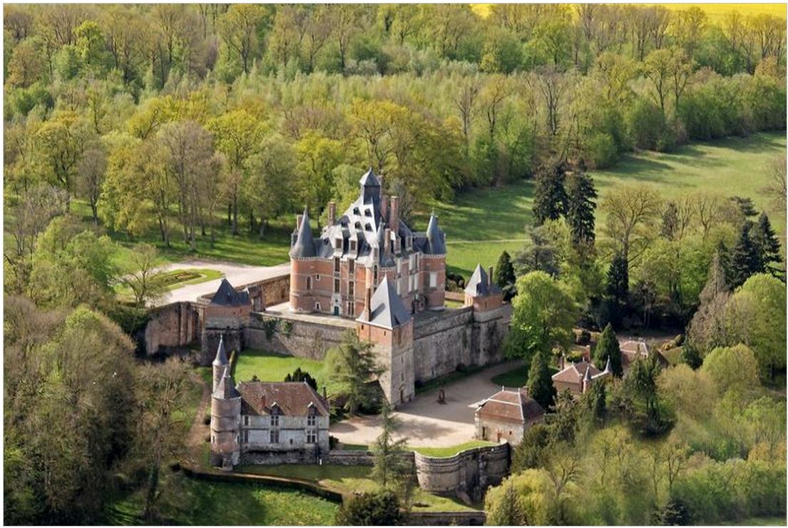 Chateau de Montmort — Patrimoine — Montmort-Lucy