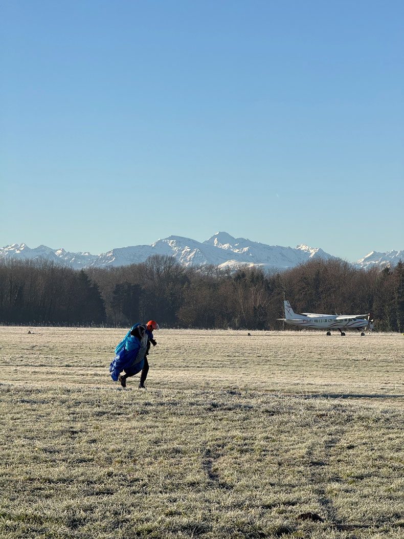 Skydive Tarbes - Ecole de Parachutisme — Saut en Parachute - Tandem — Laloubère
