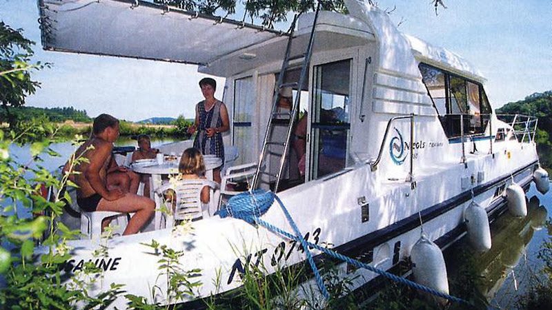 Tourisme Fluvial du Centre - bateau habitable sans permis à Plagny — Location de bateaux sans permis — Sermoise-sur-Loire