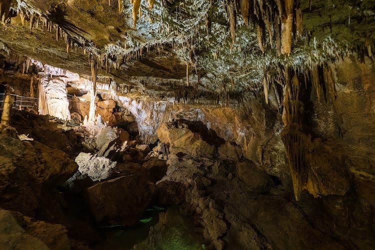 Grotte de Foissac - 5 000 ans d’histoire préservés au bord d’une rivière souterraine — Visite de grottes & gouffres — Foissac