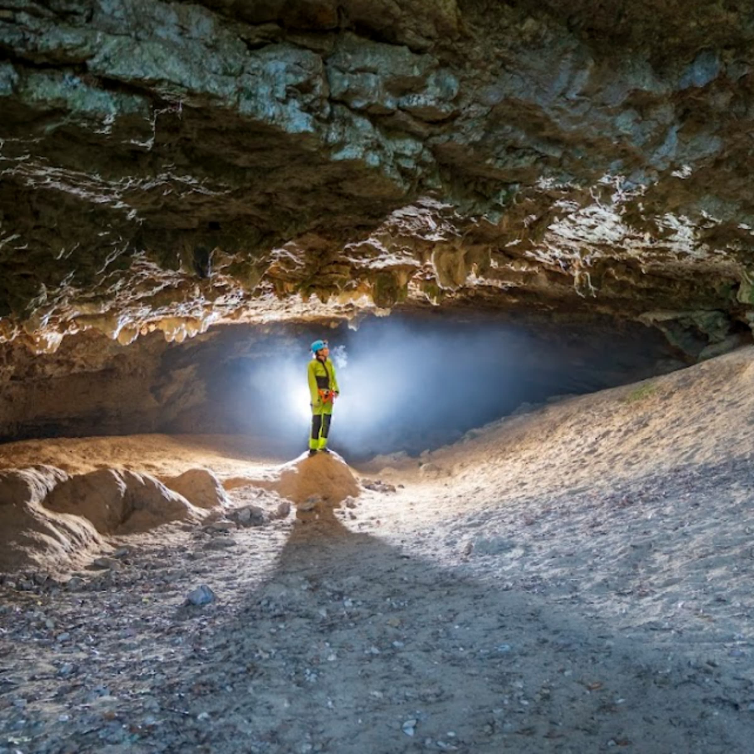 Spéléologie dans la Grotte Aven Cordier