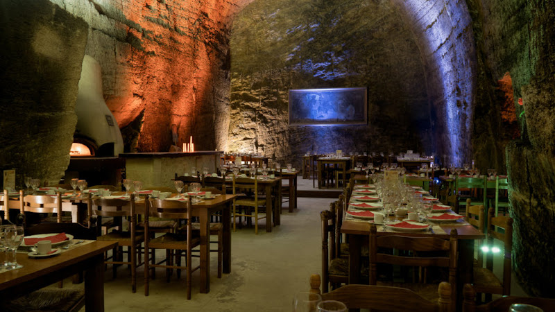 Les Cathédrales de la Saulaie — Repas dans une grotte aménagée — Doué-en-Anjou