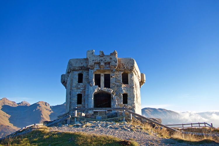 Redoute des Trois Communes - fort de l’Authion à 2 080 m face aux Alpes et à la Méditerranée — Patrimoine — La Bollène-Vésubie