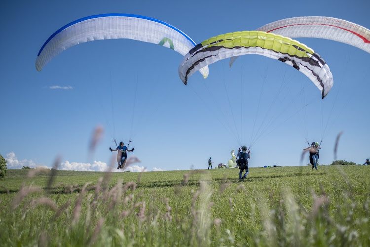 Salève Airlines. Ecole de parapente du Salève.