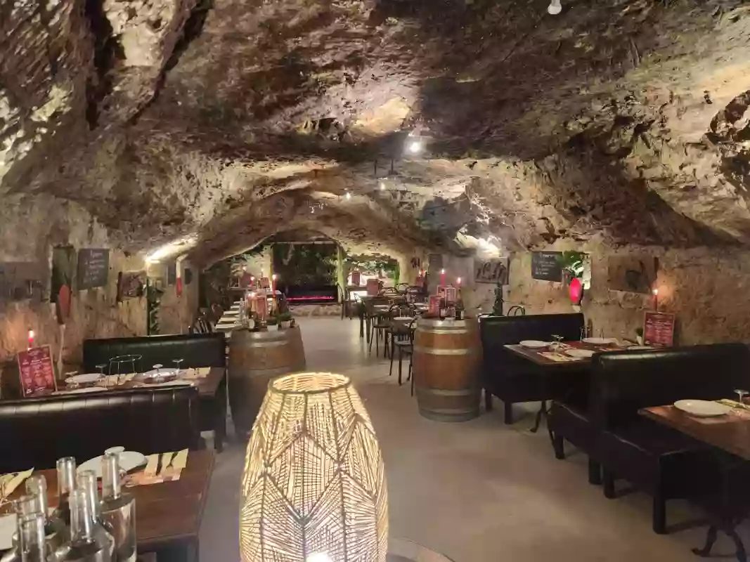 Les Nobles Fouées – Restaurant troglodyte à Saumur — Repas dans une grotte aménagée — Saumur