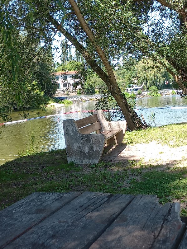 Aire de Loisirs du Bain des Dames