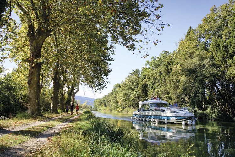 Riverly Le Somail - bateau habitable sans permis sur le canal du Midi — Location de bateaux sans permis — Saint-Nazaire-d'Aude