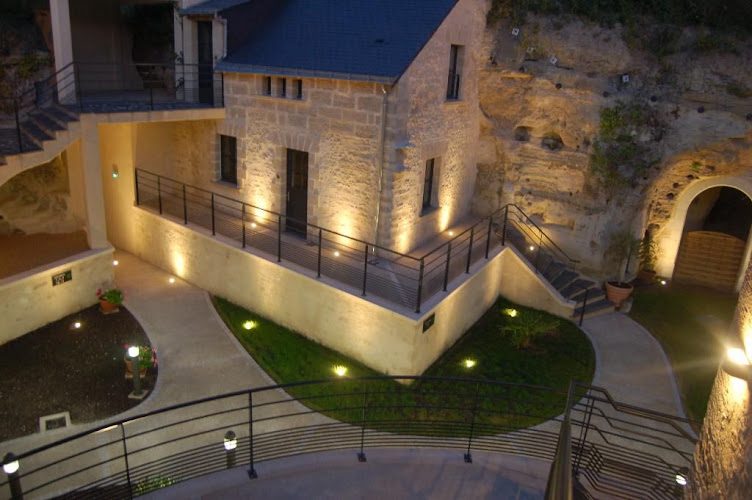 Logis Hôtel Rocaminori — Logements Troglodytes (Maisons creuséees, Grottes aménagées,...) — Louresse-Rochemenier