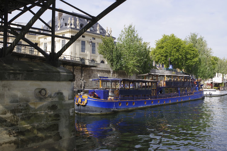 Paris Canal - Port Solférino
