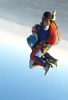 Ecole de Parachutisme Besançon Franche-Comté — Saut en Parachute - Tandem — La Vèze