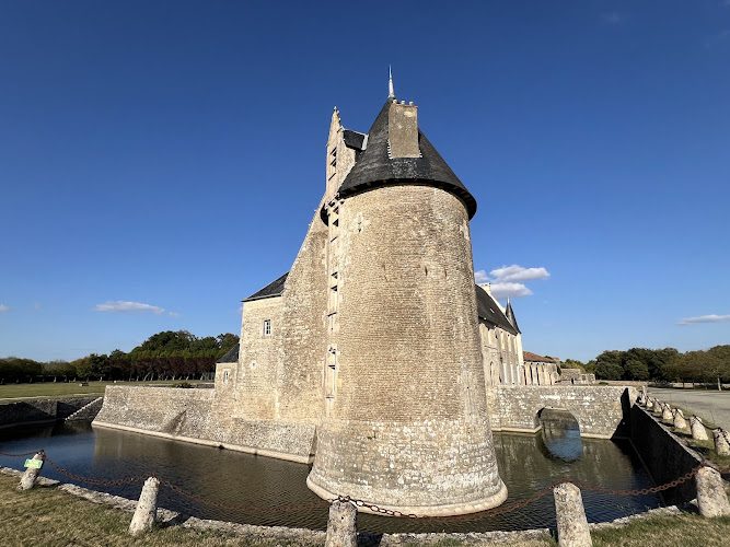 Château de Saveilles - château fort, chapelle et visite avec le propriétaire — Visiter un château — Paizay-Naudouin-Embourie