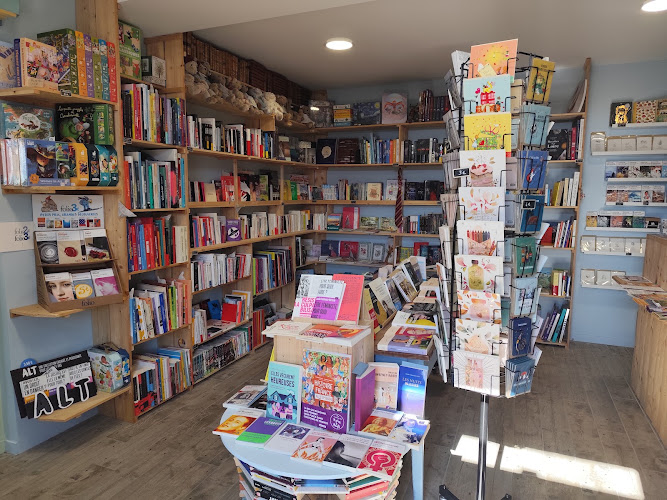 La Maison Bleue - Café Librairie — Chazelles-sur-Lyon