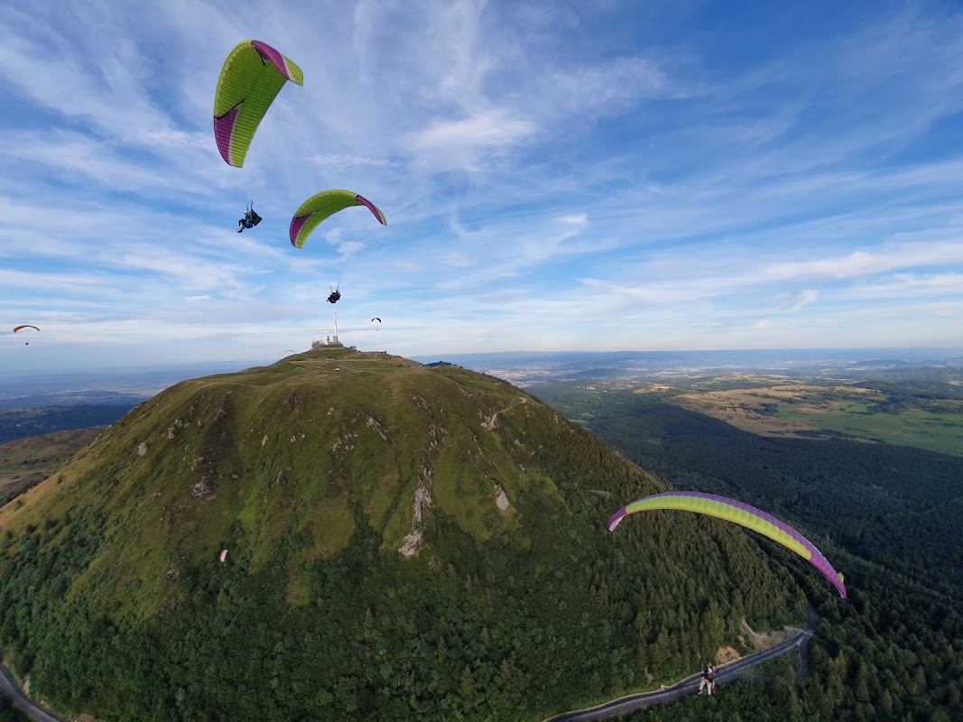 Freedom Parapente Puy de Dôme — Baptême en parapente — Saint-Genès-Champanelle