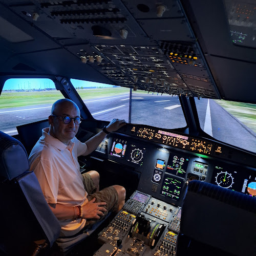 AviaSim Paris Orly - Simulateurs de vol — Simulateur de vol en avion de chasse — Paray-Vieille-Poste
