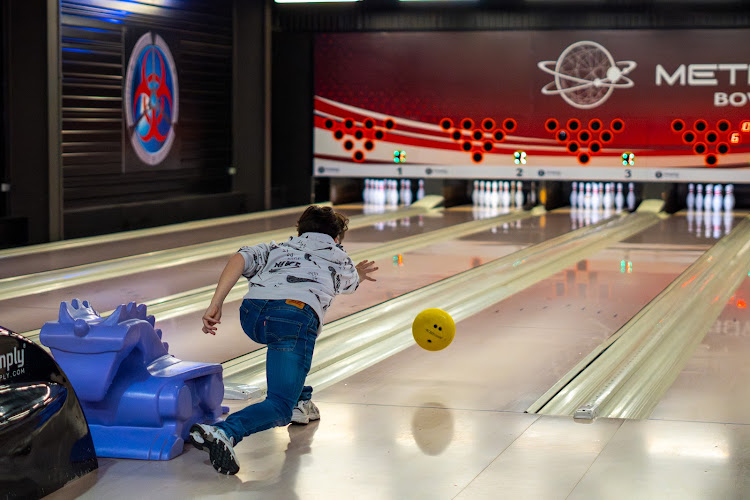 METROPOLIS LE PIAN MEDOC - Bowling - Laser Blade - Billards & Arcade 🎳 — Le Pian-Médoc