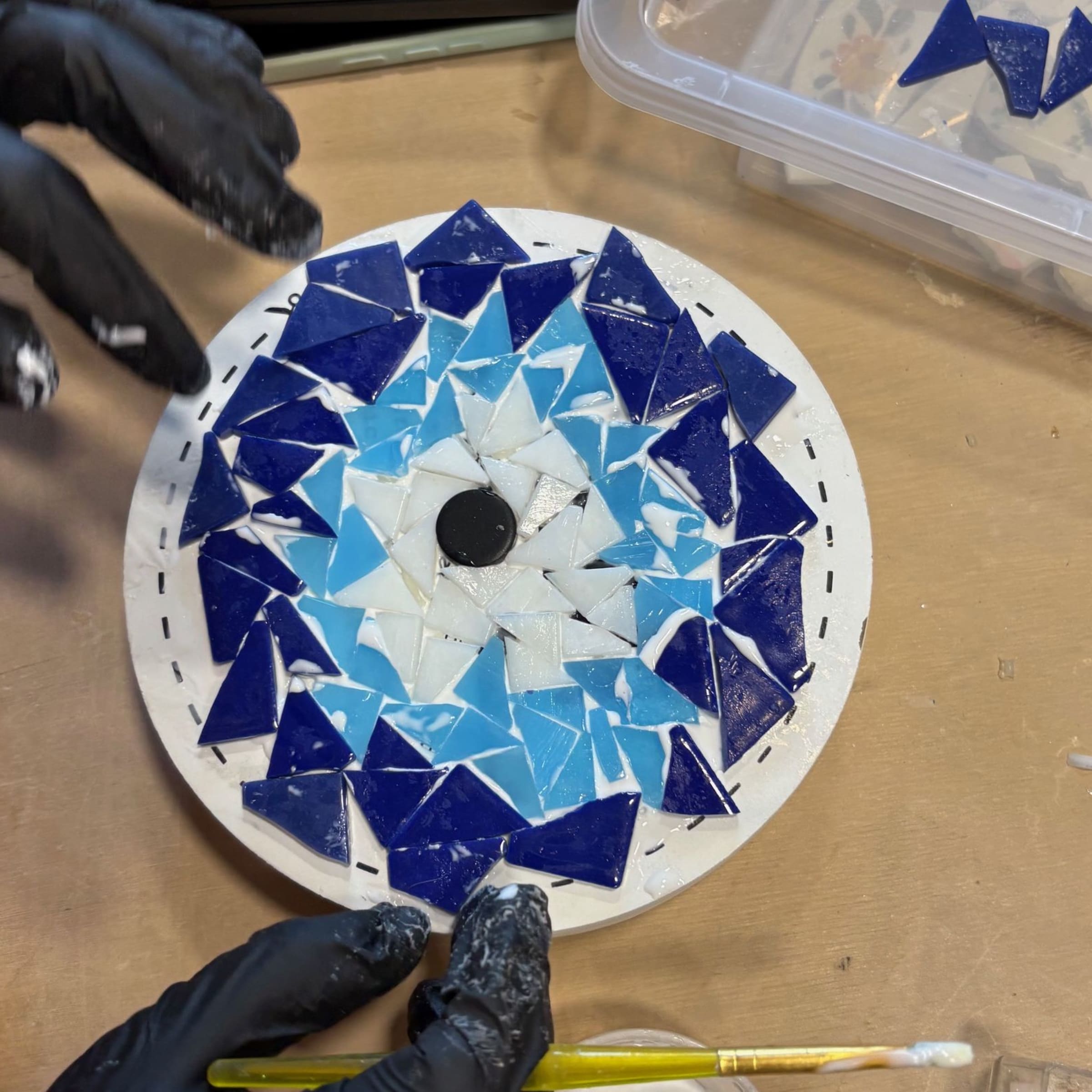 Initiation à la mosaïque sur céramique à Parmain