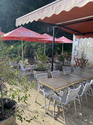 l'assiette troglodyte — Repas dans une grotte aménagée — Sourzac