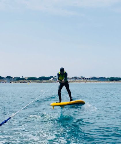 OKLM, École kitesurf, wingfoil , cours particuliers, coaching, navigation surveillée, baptême tandem — Le Grau-du-Roi