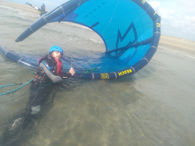 Kitesurf wing foil Ecole et magasin a Beauduc by Absolutkiteboarding — Arles