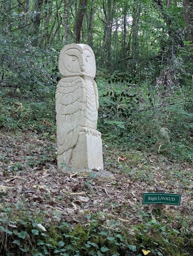 Chemin Art-Nature - une cinquantaine d’œuvres sur 1,2 km de sous-bois - Land art & parcours artistiques en pleine nature - Latouille-Lentillac