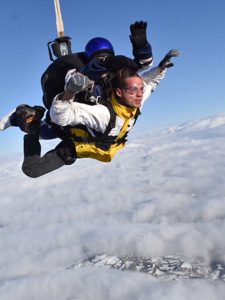Paradrenalin' Gap Tallard Parachutisme et activités — Saut en Parachute - Tandem — Tallard