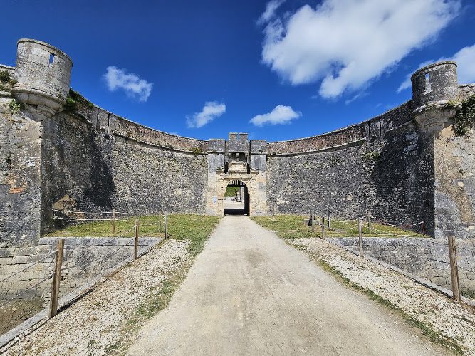 Fort La Prée - le plus ancien fort militaire de l’île de Ré — Patrimoine — La Flotte