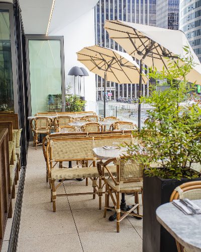 Eclipse - bistrot gastronomique avec vue sur la Grande Arche — Restaurants avec vue — Courbevoie