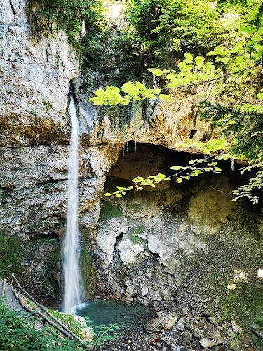 Grotte de Seythenex - 250 m guidés et cascade de 45 m en Haute-Savoie — Faverges-Seythenex