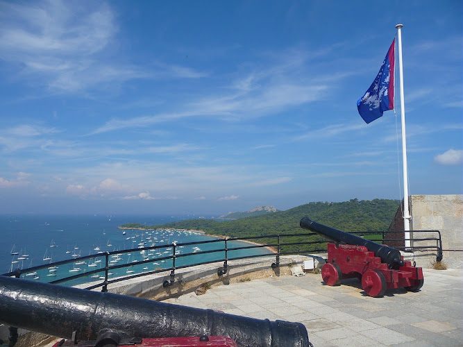 Fort Sainte-Agathe - panorama sur Porquerolles et visite du Moulin du Bonheur — Patrimoine — Hyères