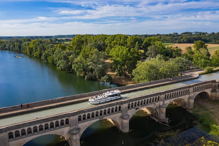 Le Boat Homps - bateau habitable sans permis sur le canal du Midi — Location de bateaux sans permis — Homps