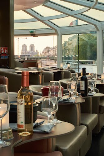 Paris en Scène Diner Croisière — Dîner-croisière & croisière gourmande — Paris