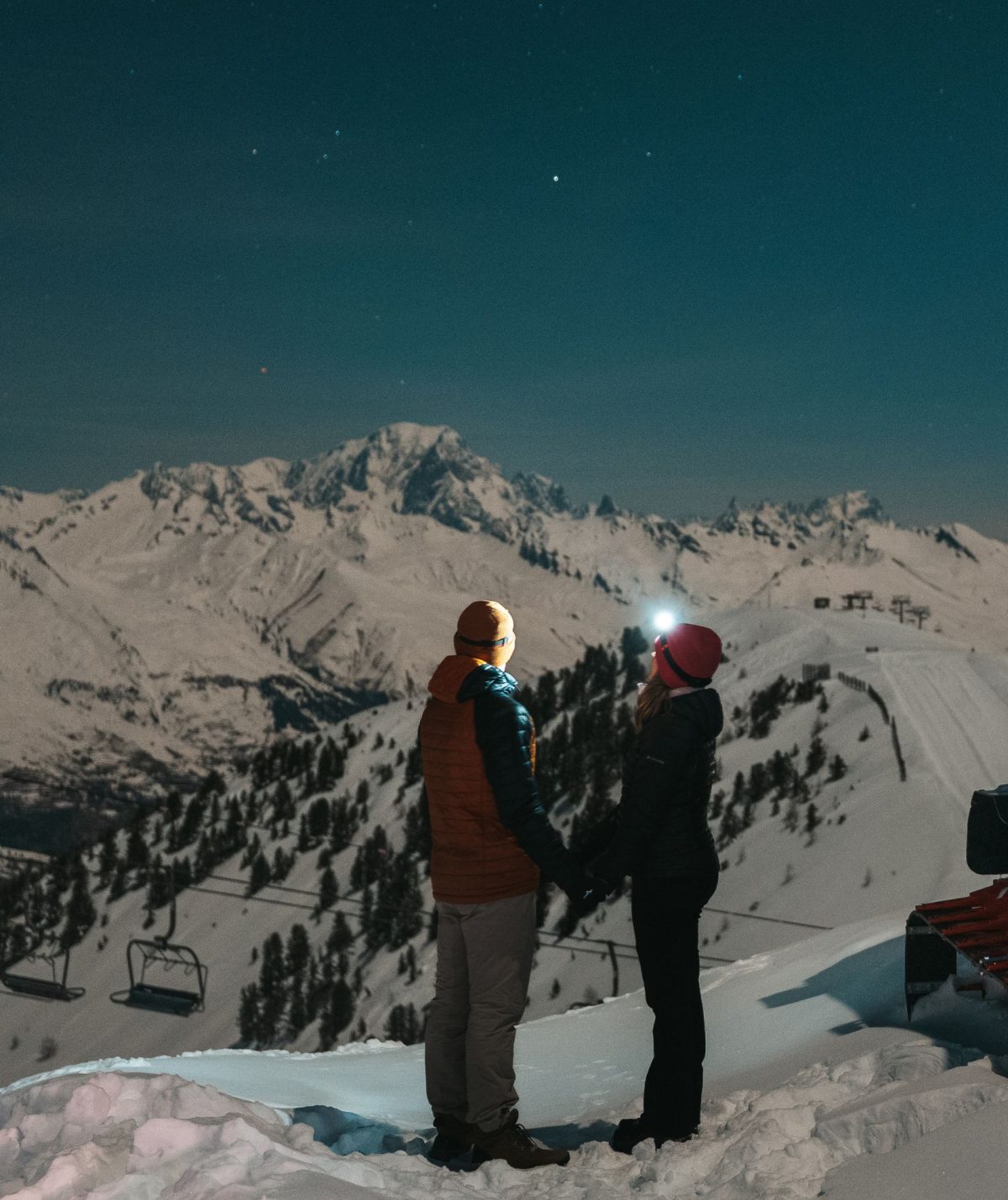 Over The Moon - Nuit dans une dameuse face au Mont-Blanc