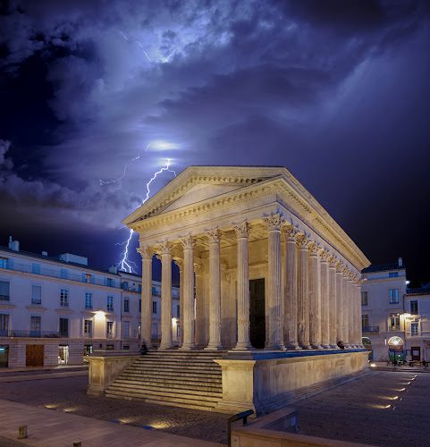 Maison Carrée - Virtual Cache au temple romain de Nîmes — Géocaching — Nîmes