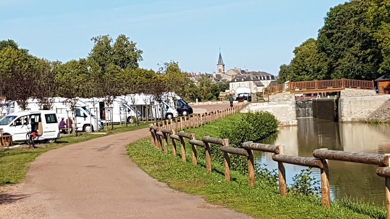 Les Canalous Châtillon-en-Bazois - bateau habitable sans permis sur le Nivernais — Location de bateaux sans permis — Châtillon-en-Bazois