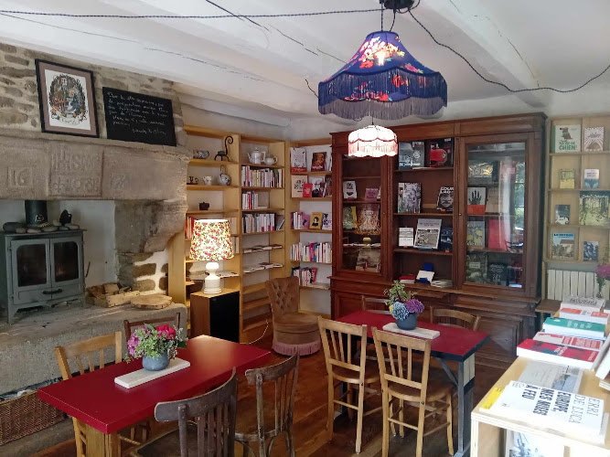Librairie-Café Au chien qui lit — Cafés-librairies & salons de thé littéraires — Pleudihen-sur-Rance