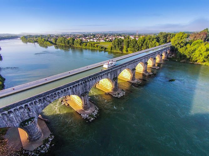 Les Canalous Digoin - bateau habitable sans permis en Bourgogne — Location de bateaux sans permis — Digoin
